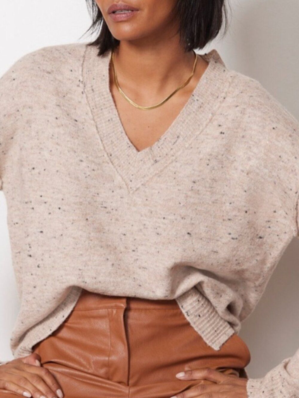 Evereve Oatmeal Cream Speckled Knit V Neck Pullover Sweater EUC Size L